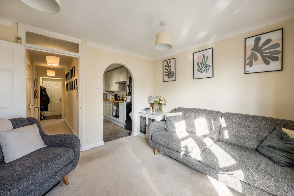 Property photo 3 of 16 Flat 5, St Nicholas Place -6.Jpg