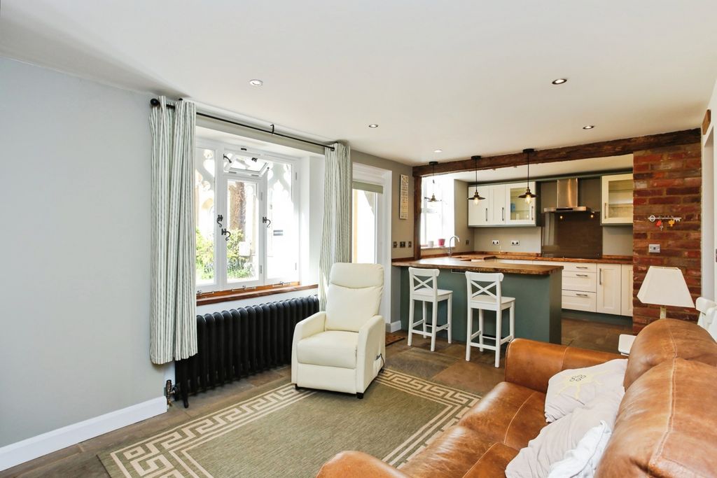 Property photo 3 of 18 Pbox-Img.Jpg