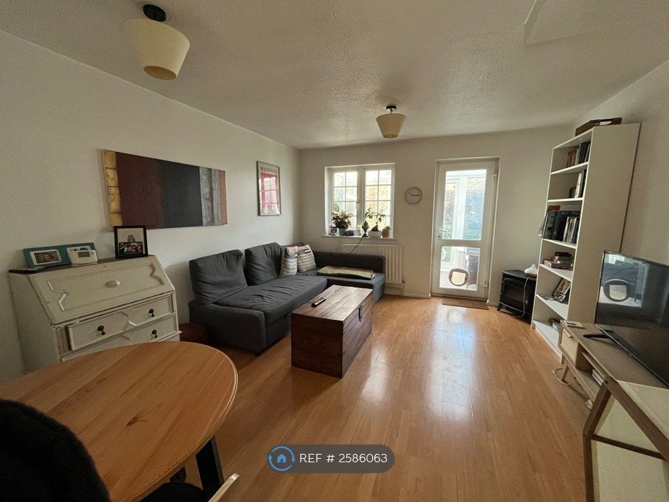 Property photo 3 of 7 Living/Dining Room