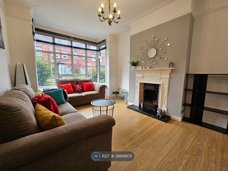 Property photo 1 of 10 Lounge/Living Room