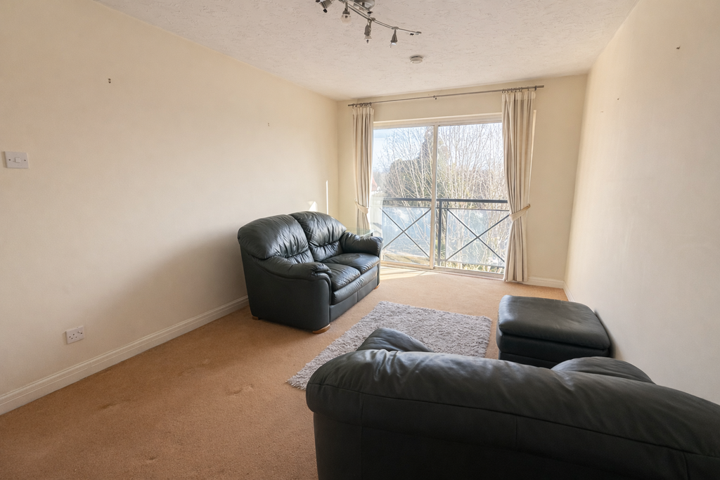 Property photo 3 of 10 Living Room