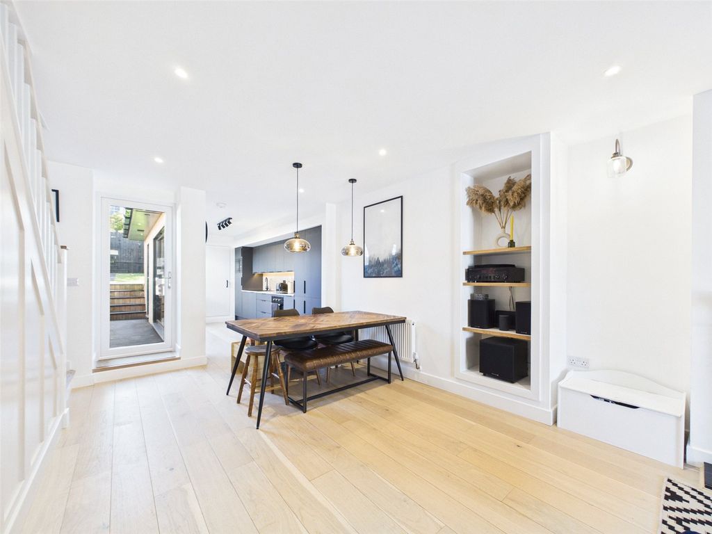 Property photo 3 of 22 Picture No. 26