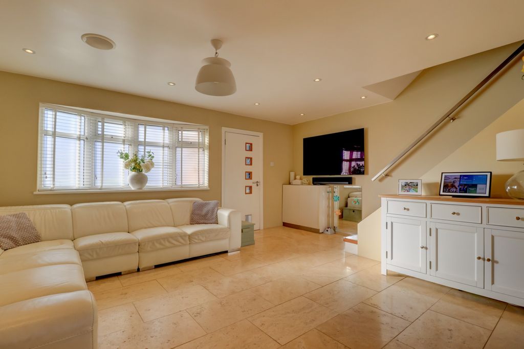 Property photo 3 of 14 Picture No. 16