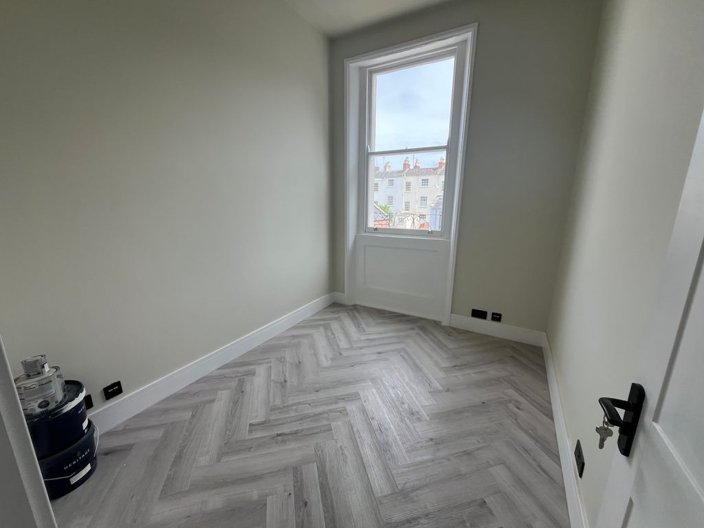 Property photo 2 of 3