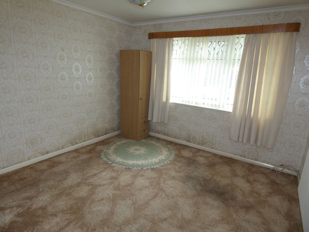 Property photo 3 of 9 Front Lounge