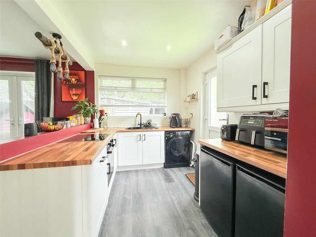 Property photo 3 of 19 Dining Kitchen