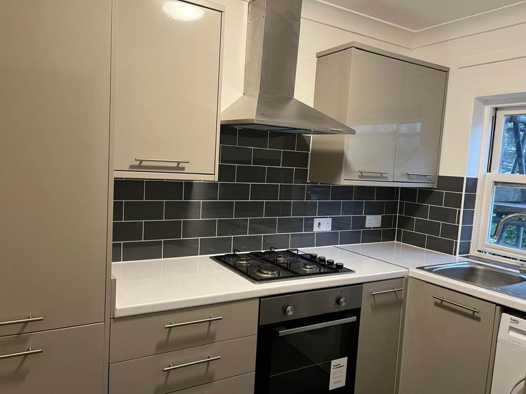 Property photo 2 of 9 Kitchen 1