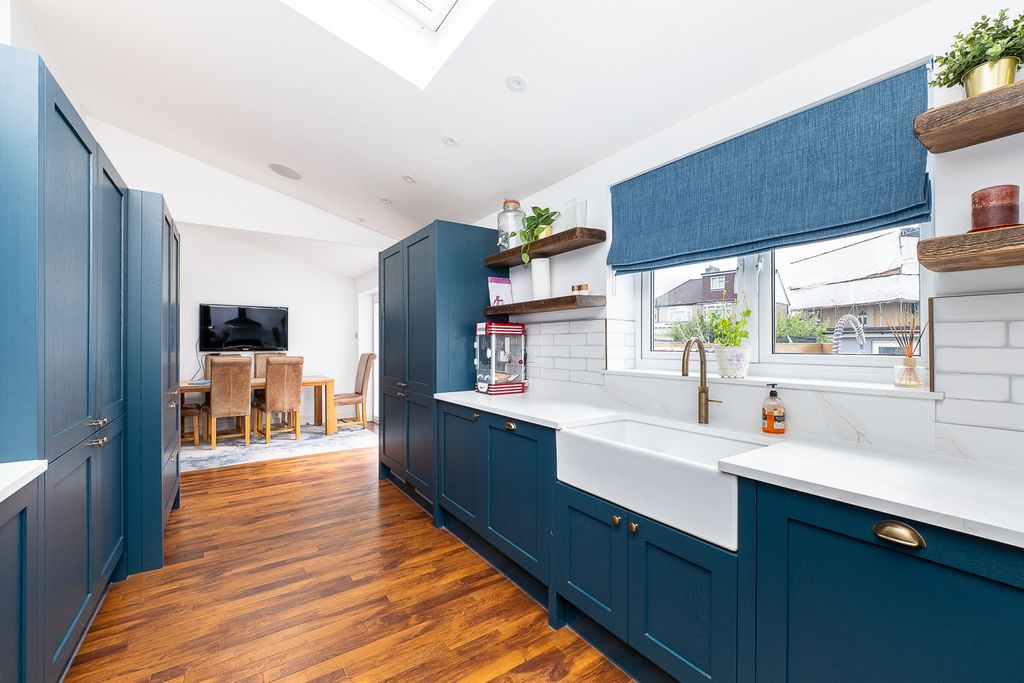 Property photo 2 of 20 Picture No. 12