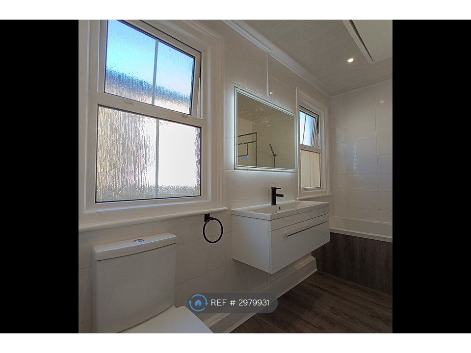 Property photo 2 of 28