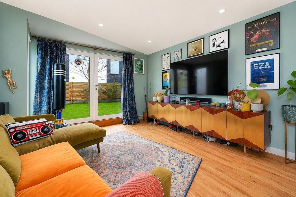 Property photo 3 of 18 2.Jpg