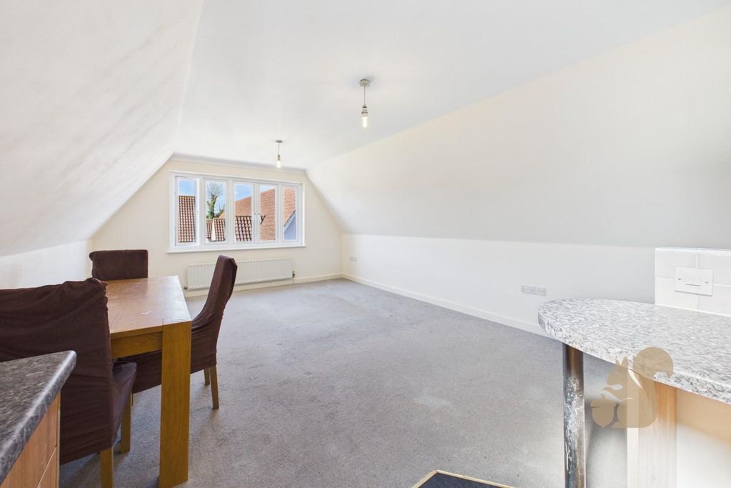 Property photo 3 of 12 Living Space