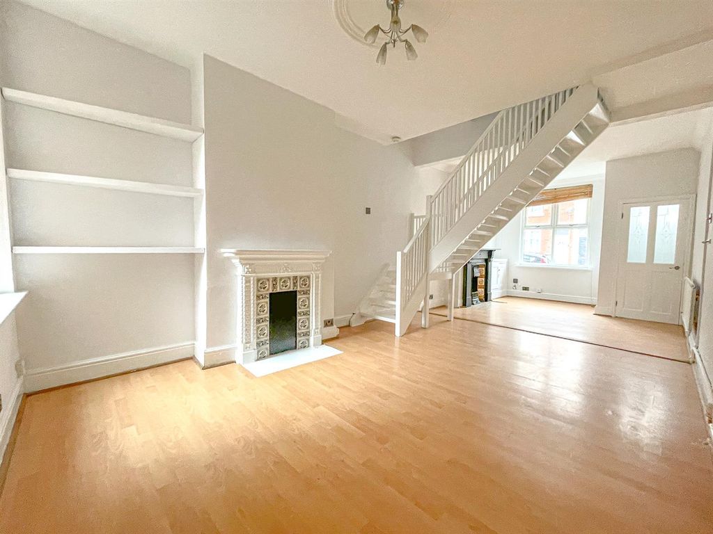 Property photo 2 of 19 Open Plan Lounge / Diner