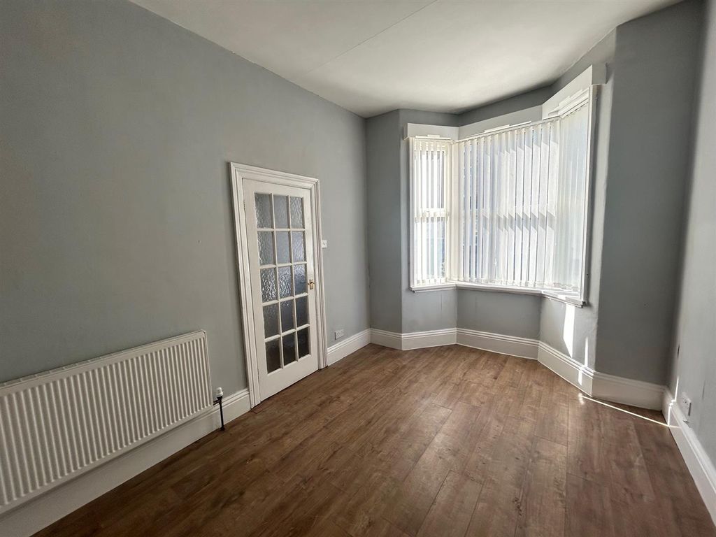 Property photo 3 of 16 Lounge1.Jpg