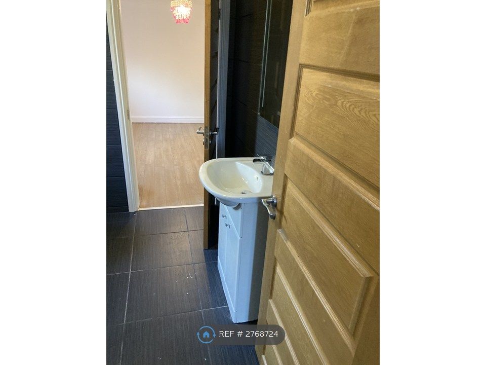 Property photo 1 of 35 On Suite Bathroom