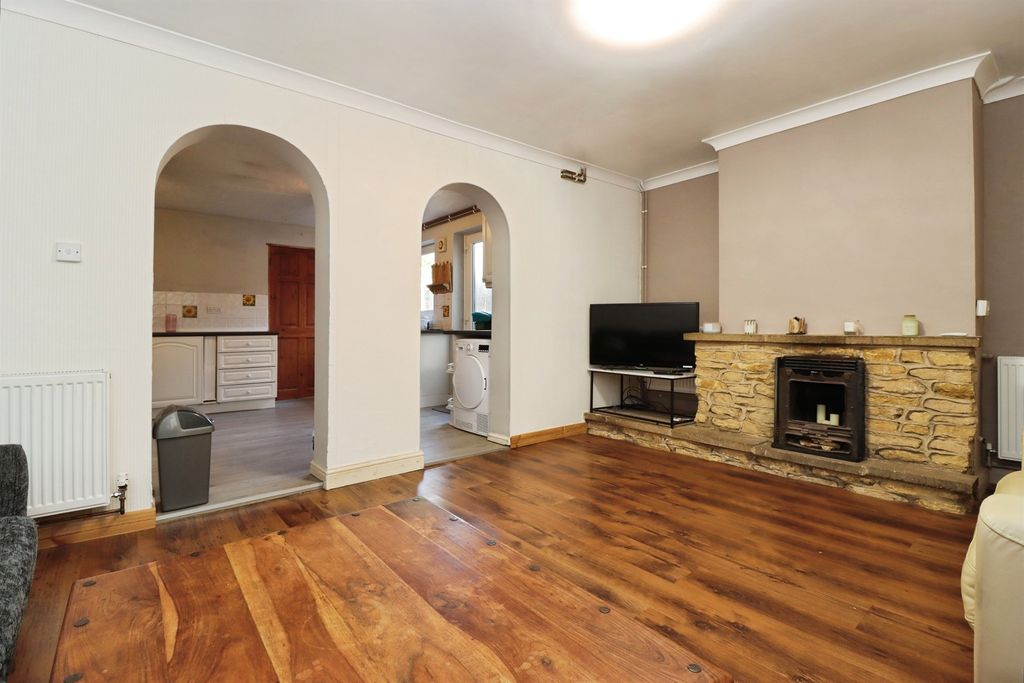 Property photo 2 of 20