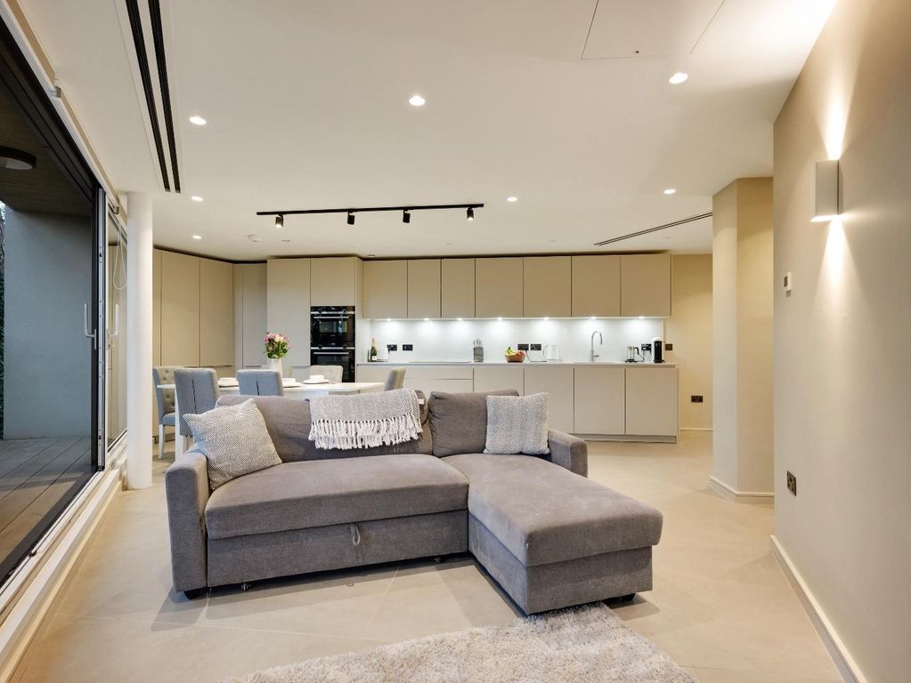 Property photo 2 of 11 P1592138.Jpg