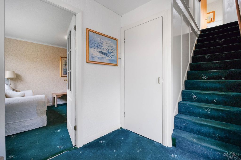 Property photo 2 of 20