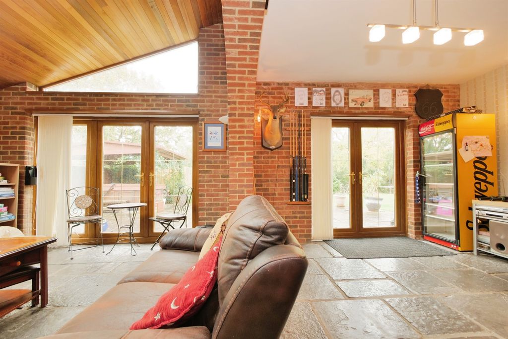 Property photo 3 of 17