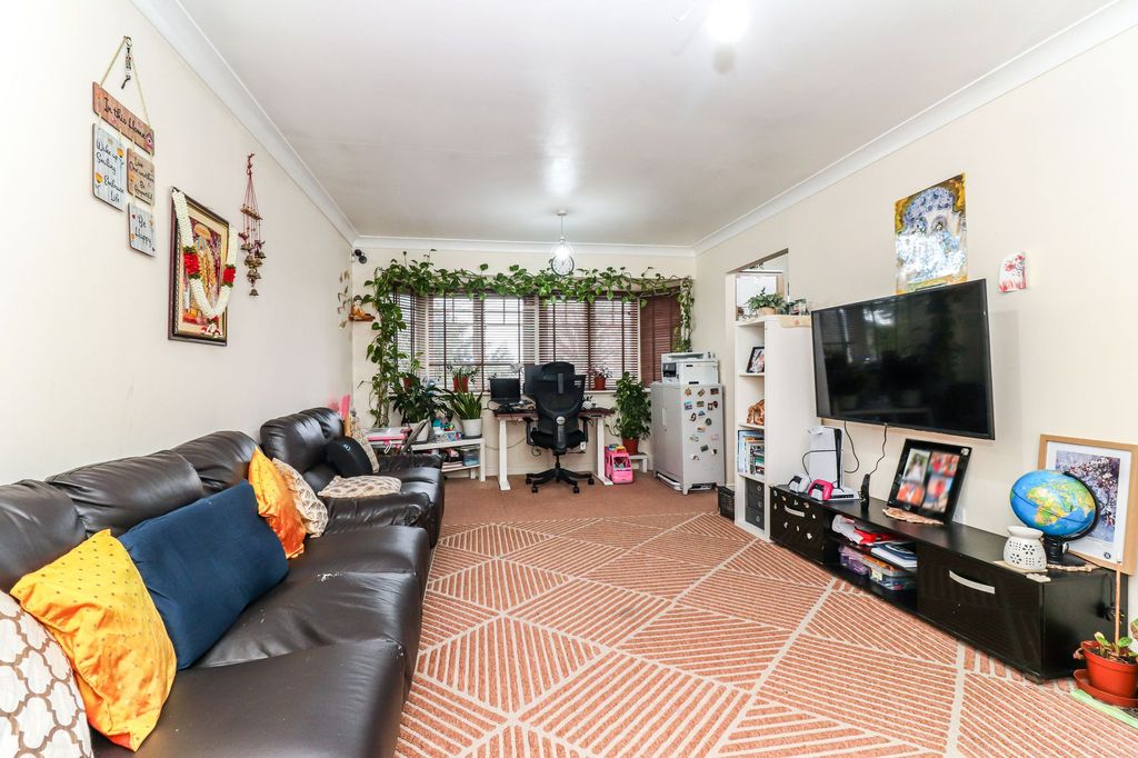 Property photo 3 of 12