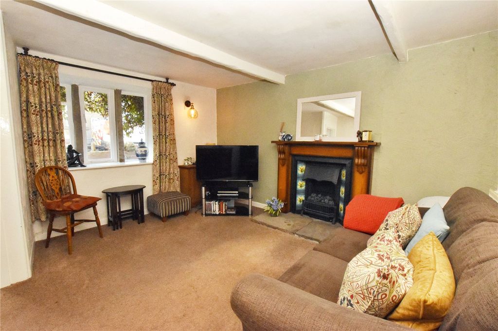 Property photo 3 of 19 Lounge