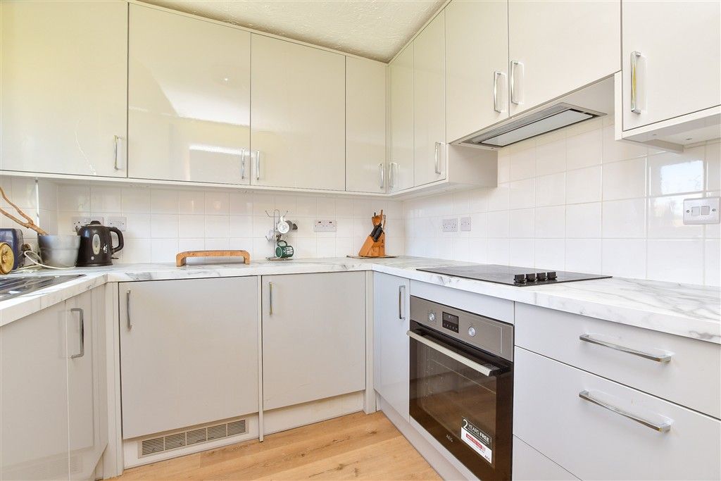 Property photo 3 of 8 Kitchen