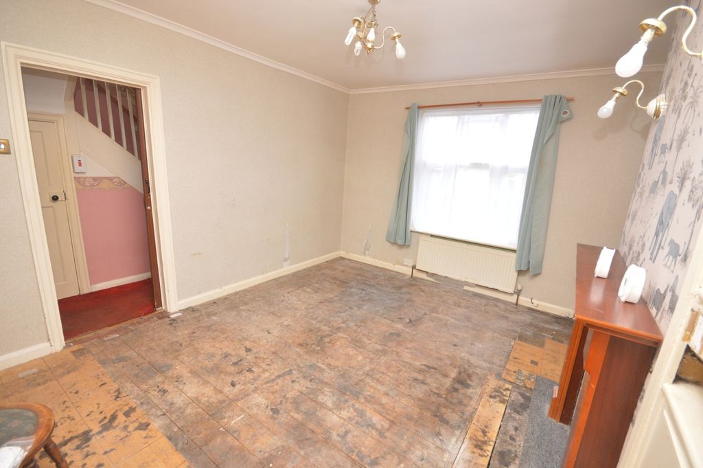 Property photo 3 of 17 3 - Picture No. 04