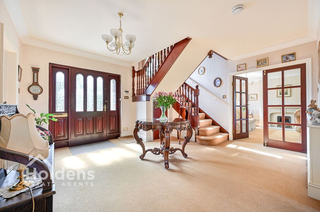 Property photo 3 of 27