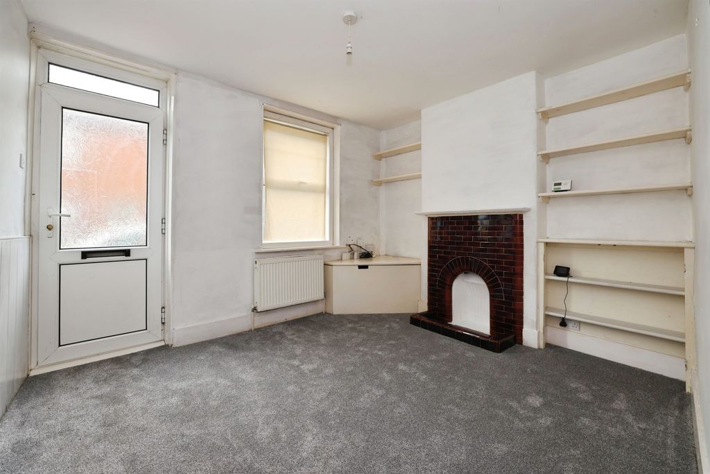 Property photo 3 of 12