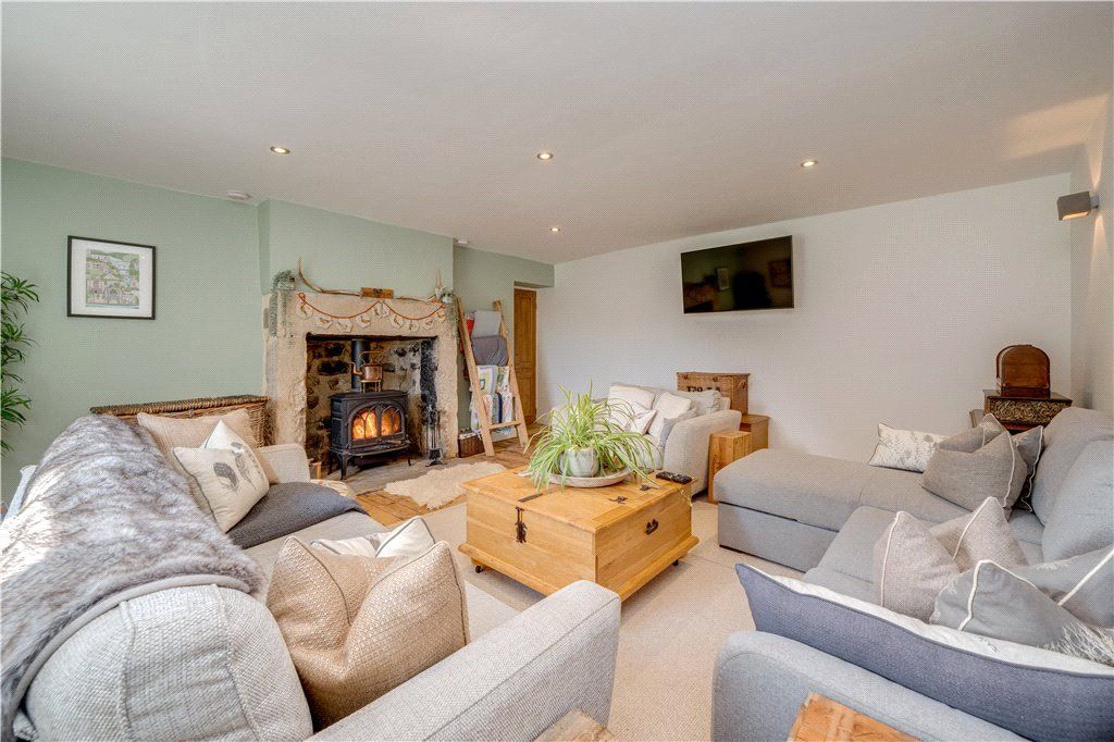 Property photo 3 of 23 Sitting Room