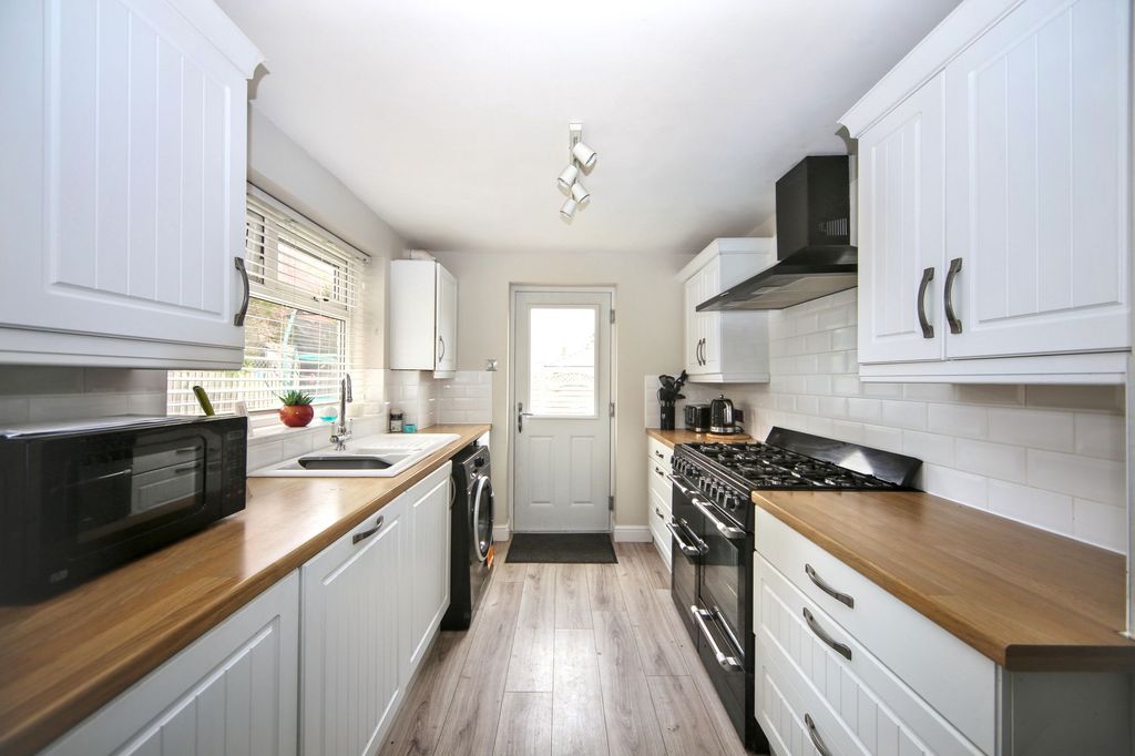 Property photo 2 of 23
