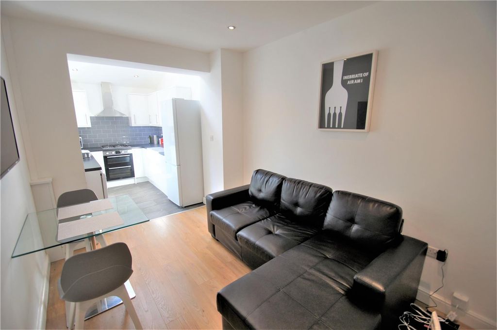 Property photo 1 of 28