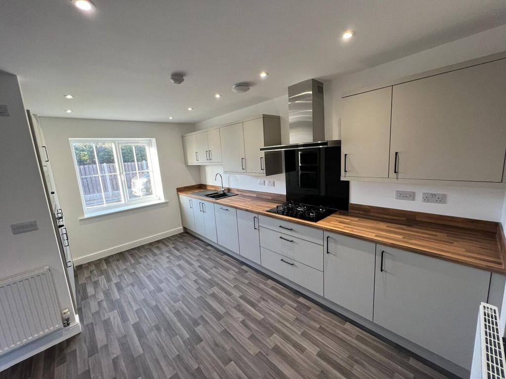 Property photo 3 of 16 Kitchen