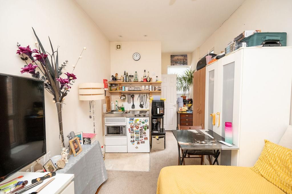 Property photo 2 of 24 Woodendrd-6.Jpg