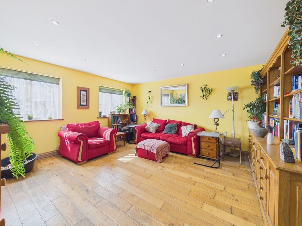 Property photo 3 of 24