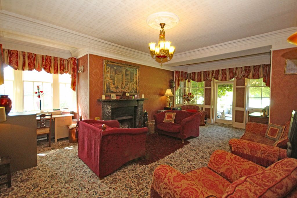 Property photo 3 of 49