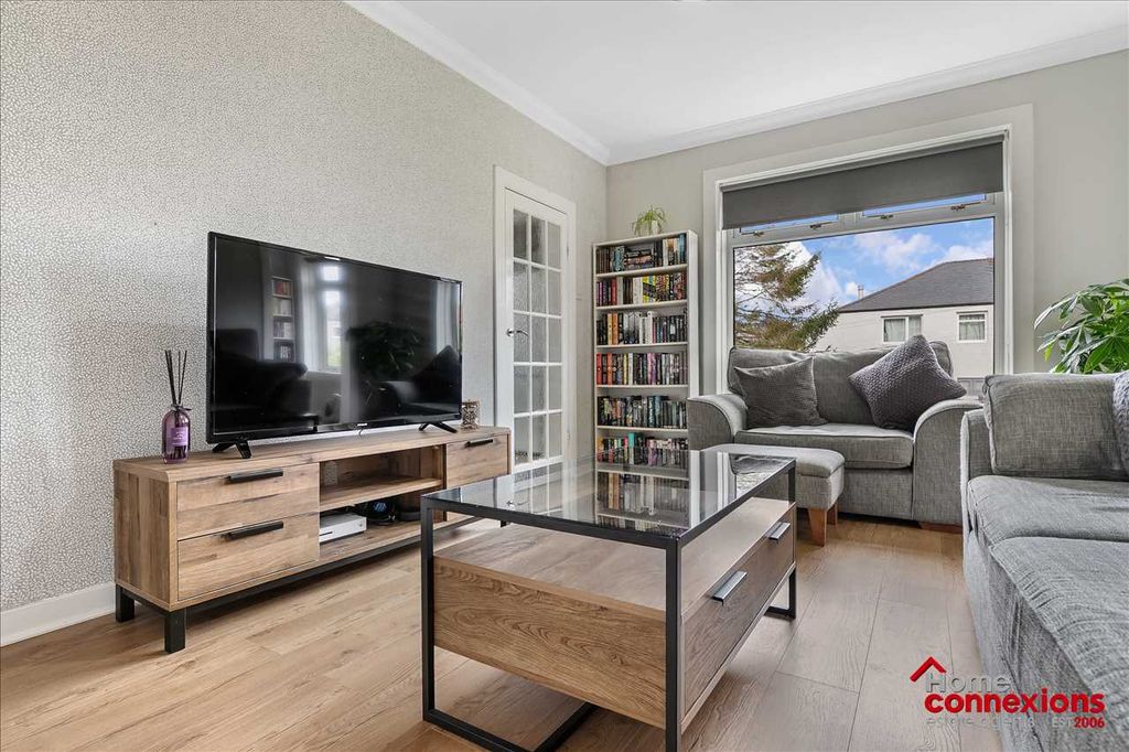 Property photo 3 of 14 Lounge (2)