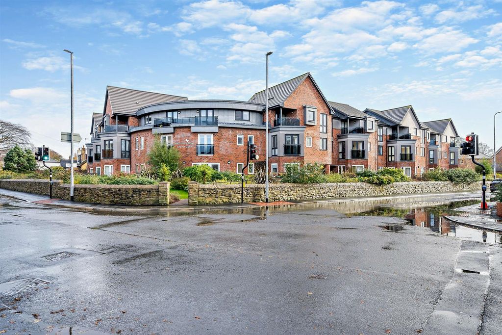 Property photo 3 of 34 8577062-Exterior04-800.Jpg