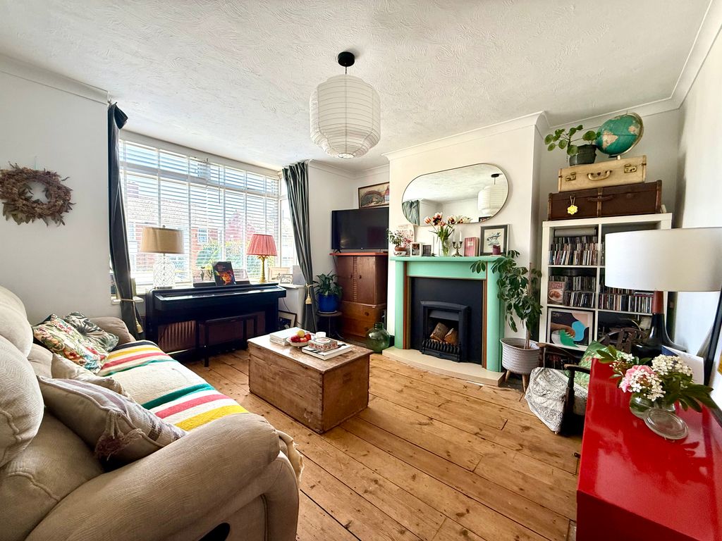 Property photo 2 of 19 Living Room