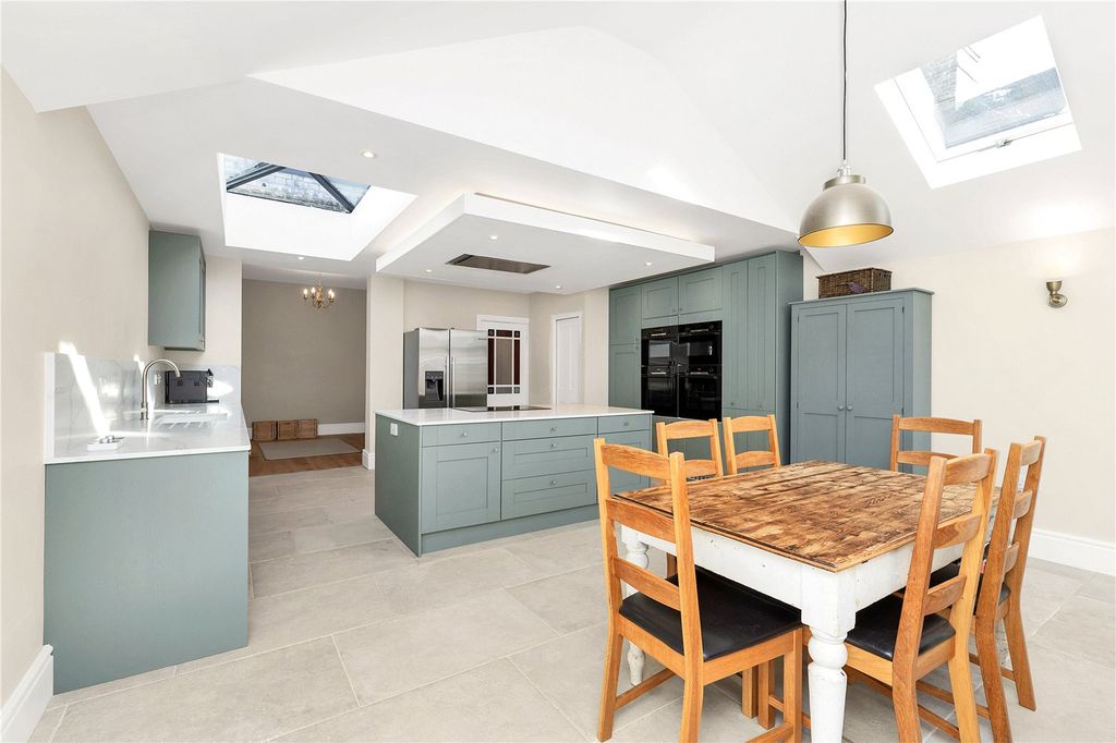 Property photo 3 of 15 Picture No. 12