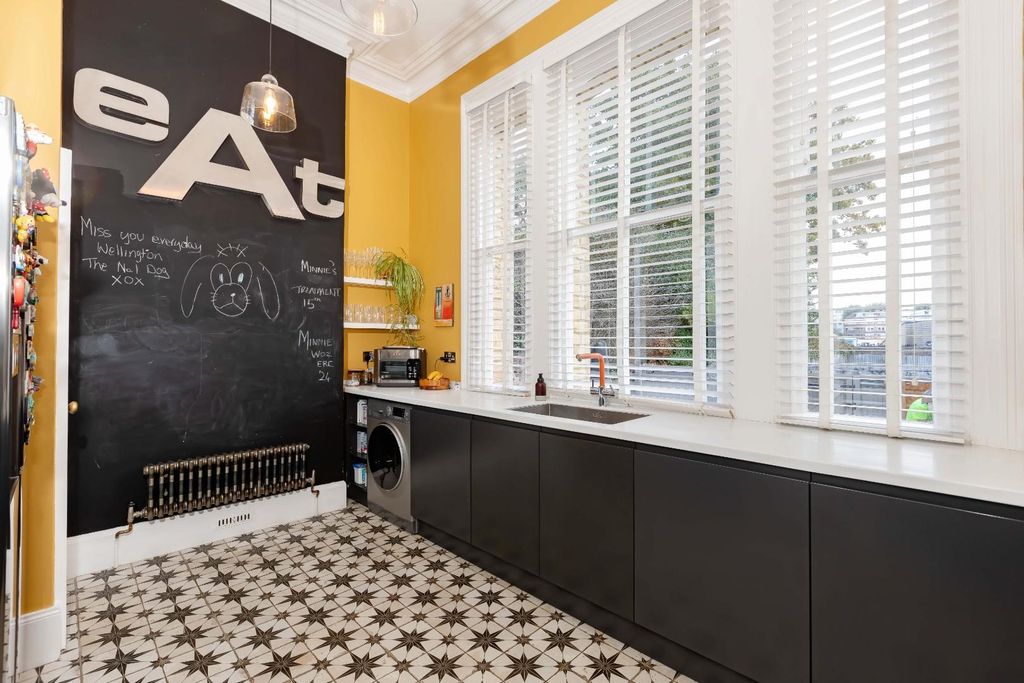 Property photo 3 of 26 Wilbury Rd_6.Jpg