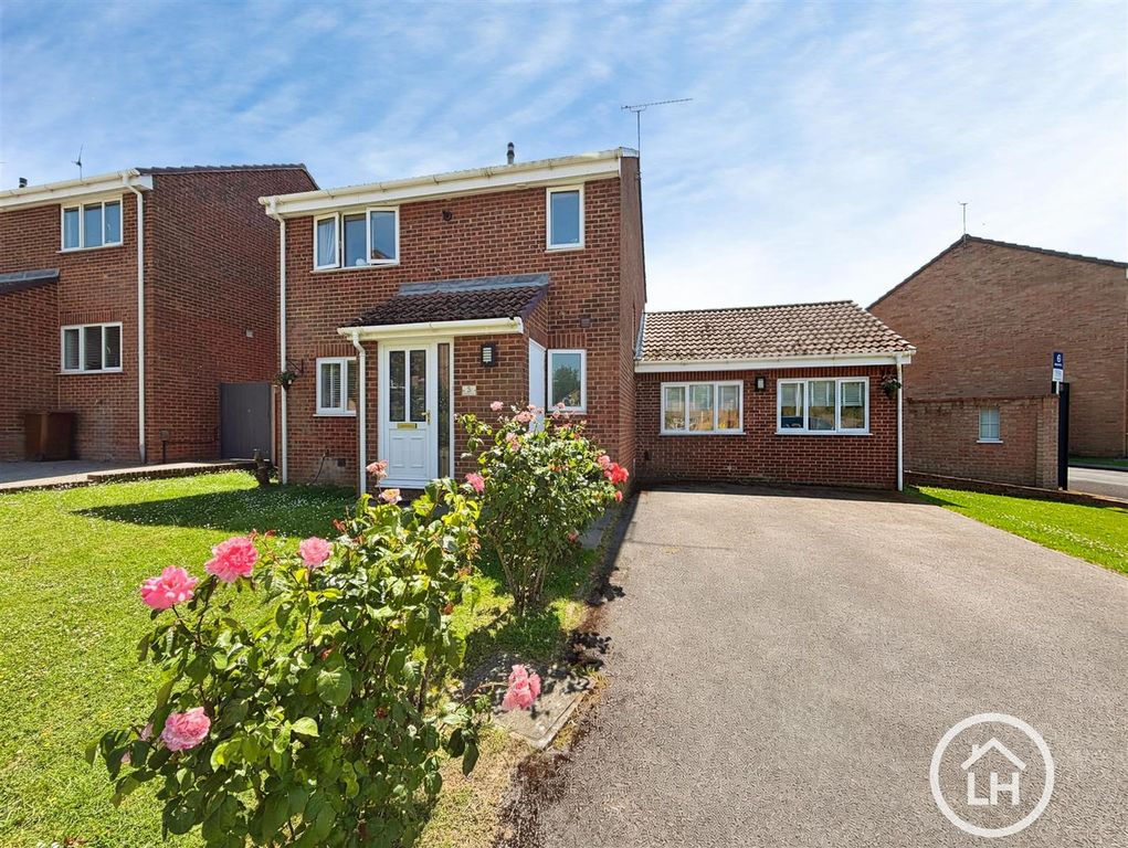 Property photo 1 of 17 External