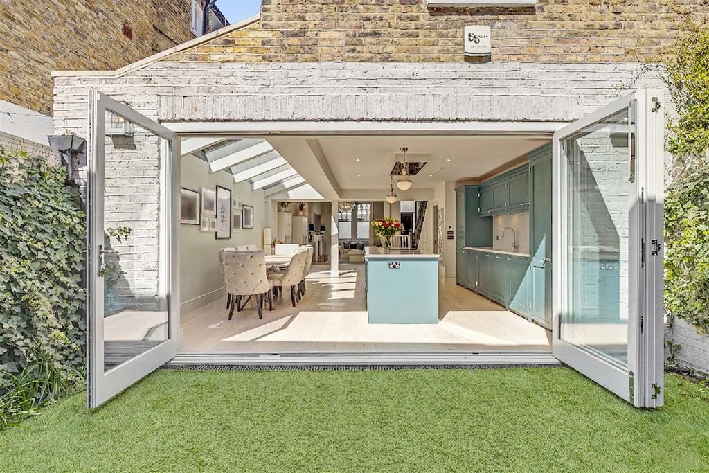 Property photo 3 of 19