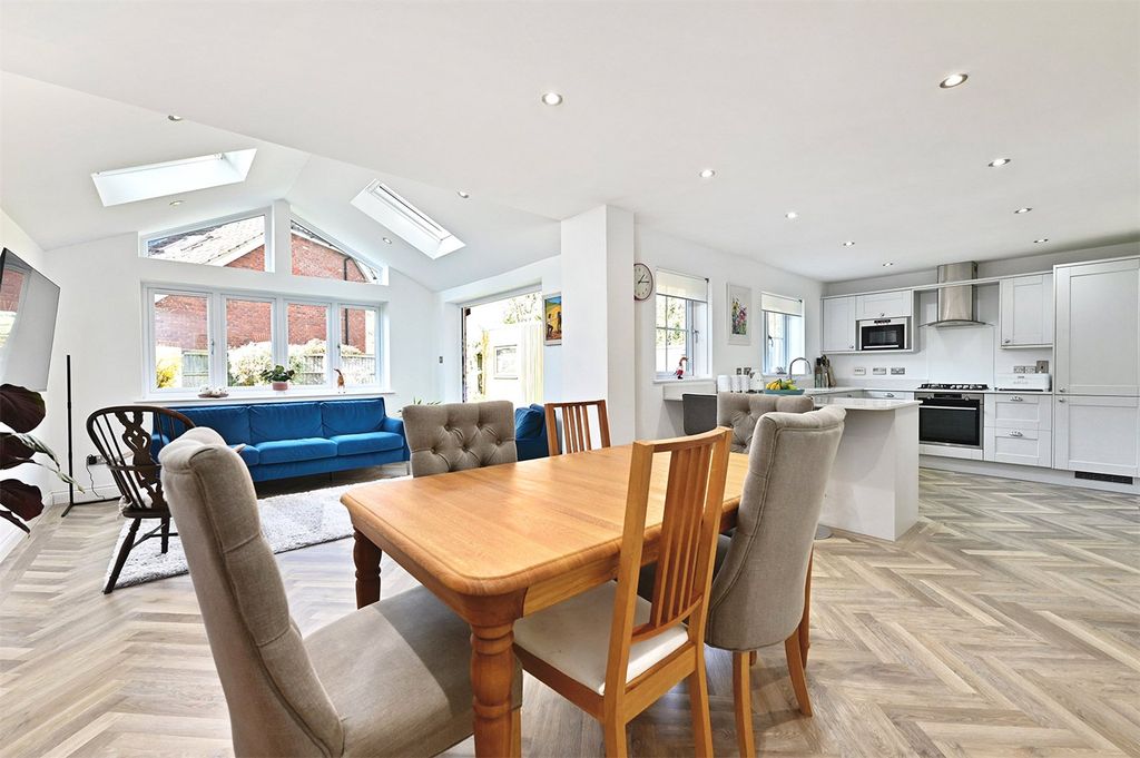 Property photo 2 of 17 Picture No. 11