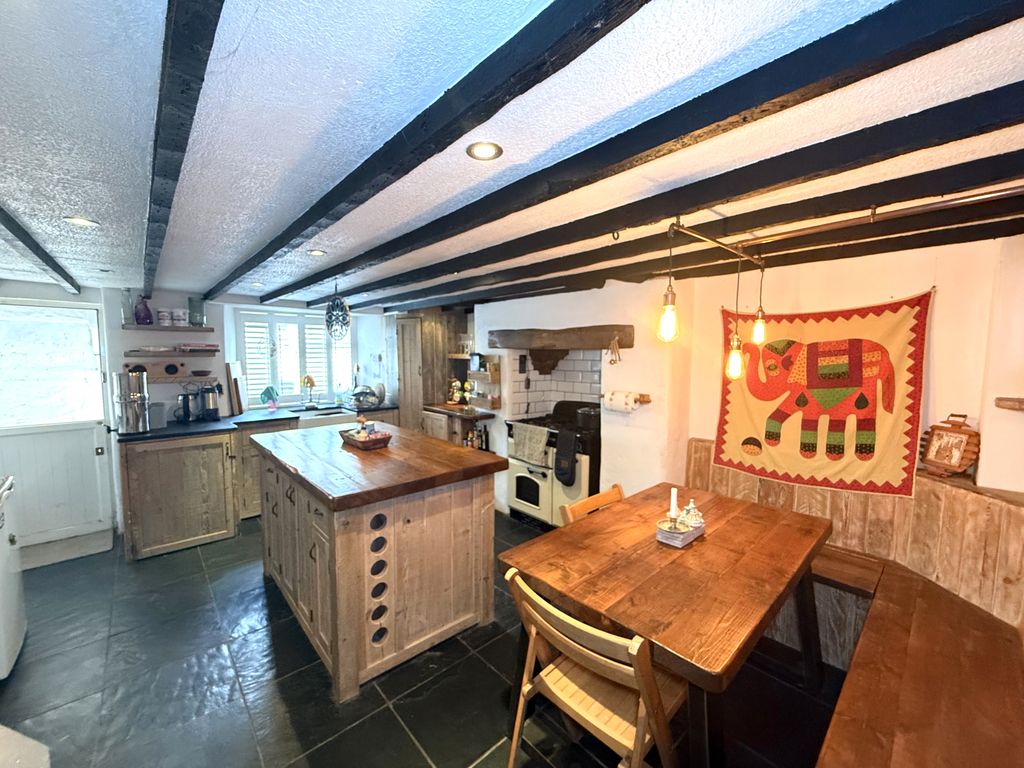 Property photo 2 of 16 Kitchen
