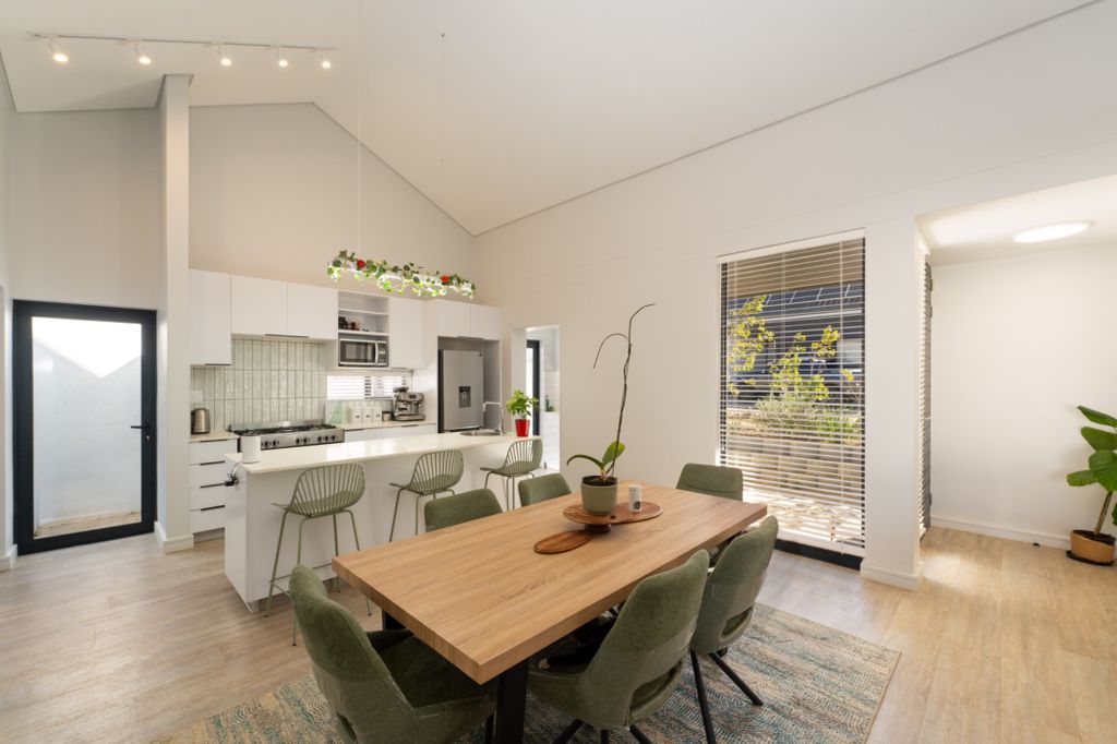 Property photo 2 of 37 St1728073