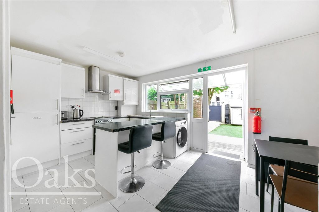 Property photo 2 of 12 Picture No. 11