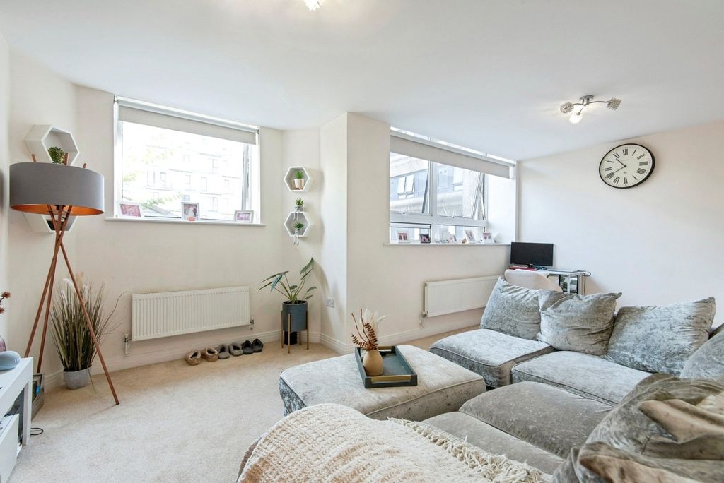 Property photo 3 of 20 Pbox-Img.Jpg