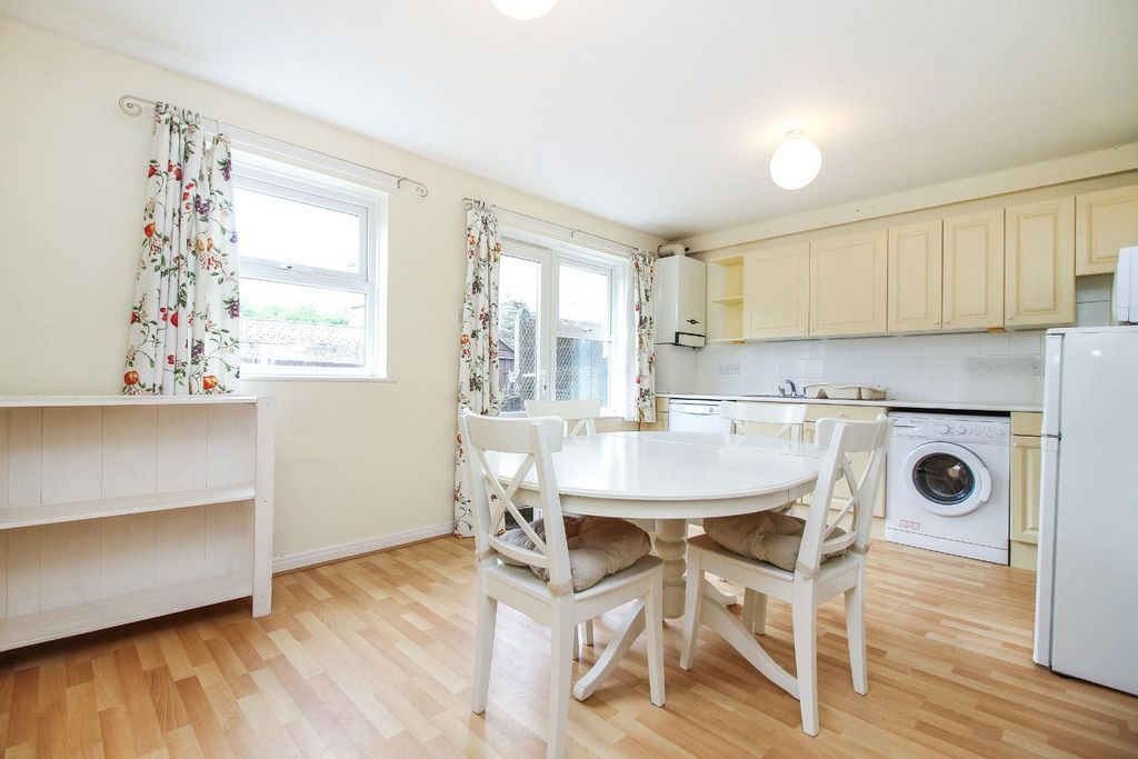 Property photo 3 of 10 Kitchen / Dining Room