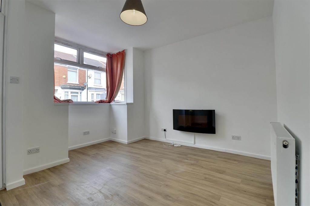 Property photo 2 of 15 9A701212-3076-485A-Bfc0-Ea8Be4C86Bfe_1_201_A.Jpeg