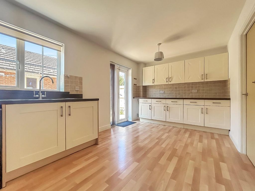 Property photo 2 of 16 Kitchen ..Jpg